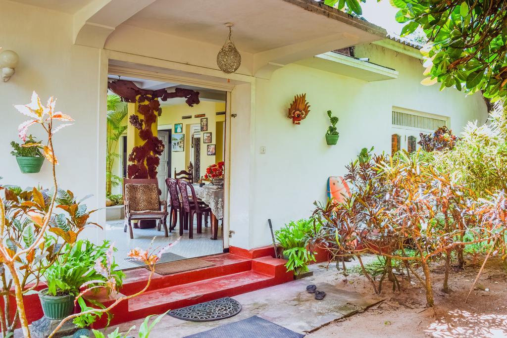Shammie Guest House Hikkaduwa Ngoại thất bức ảnh