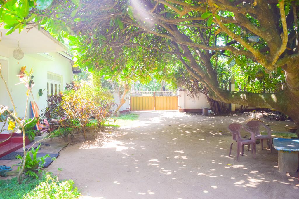 Shammie Guest House Hikkaduwa Ngoại thất bức ảnh