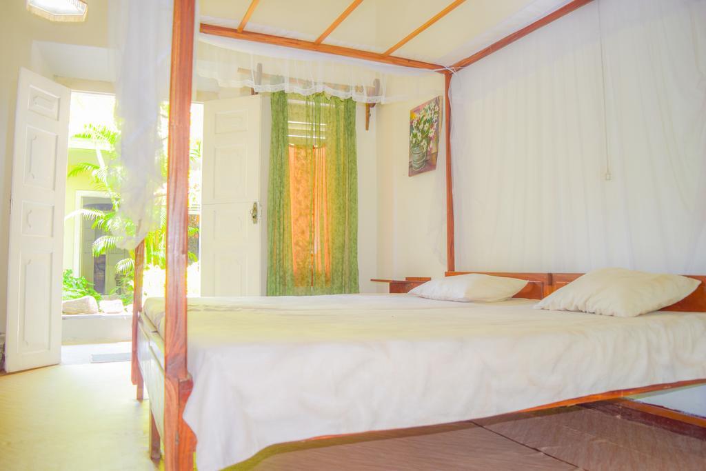 Shammie Guest House Hikkaduwa Ngoại thất bức ảnh